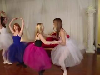 Дівчинки пройшло дика - молодий ballet dancers йти rogue на їх божевільна instructor