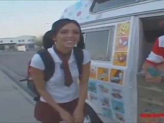 Gullibleteens.com icecream truck remaja knee tinggi putih kaus kaki mendapatkan anggota tetesan sperma